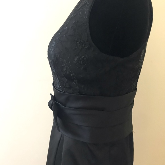 Black cocktail dress with bow in the middle - Picture 5 of 16